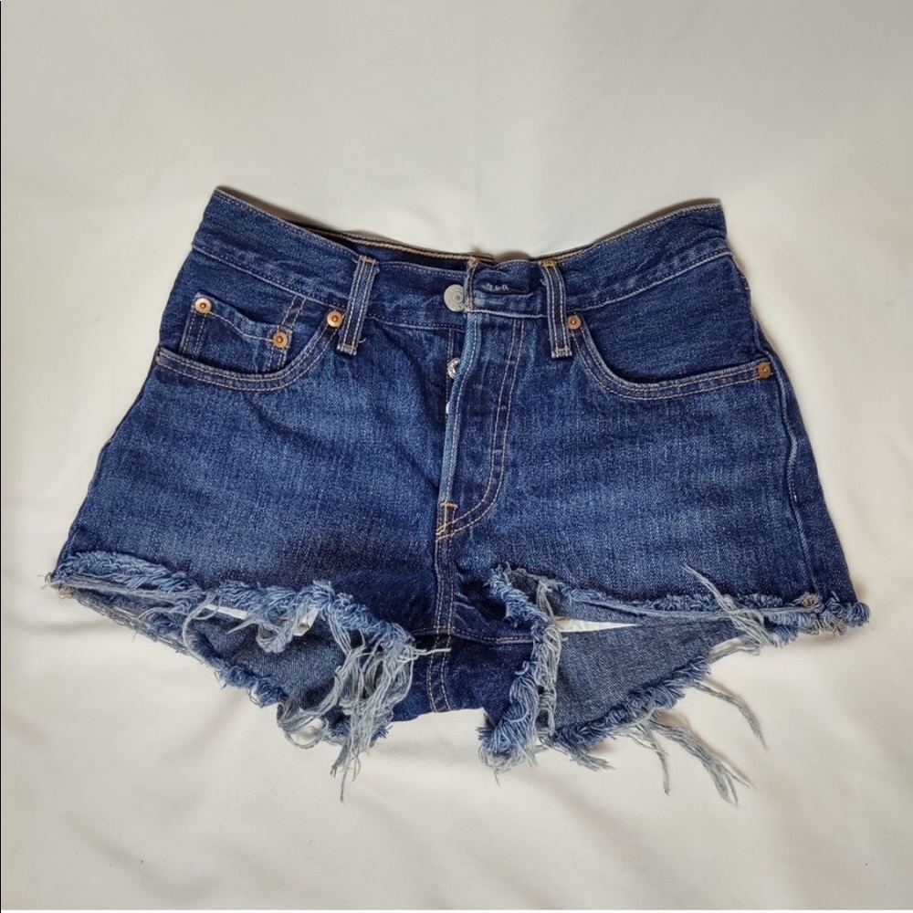 Levi’s 501 cutoff jean shorts!